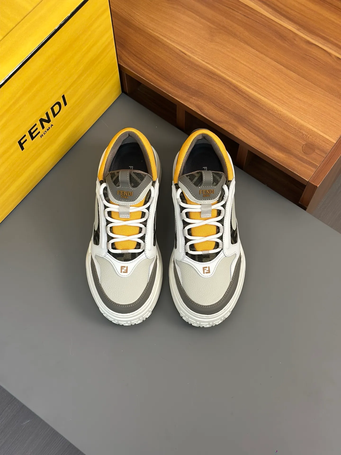 [FENDI] Fendi men's shoes 💰780💰 - High-end quality original casual sports shoes - Upper: Nappa calfskin, pebbled calfskin, tongue and heel; injection molded brand logo plastic module - Lining: brand canvas - Outsole: ultra-light T men's shoes 💰R foam rubber; molded outsole - Super high quality control, fine workmanship: highlighted (high-end, luxury, grade) -Size :39-44 (38, 45, can be customized)